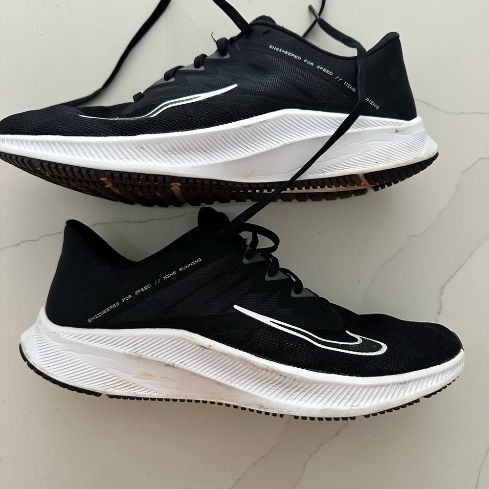 Nike Black and White Athletic Shoes with Streamlined Design